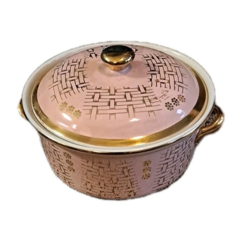 Vtg Halls Superior Quality Covered Casserole Dish Pink Basketweave Pattern USA